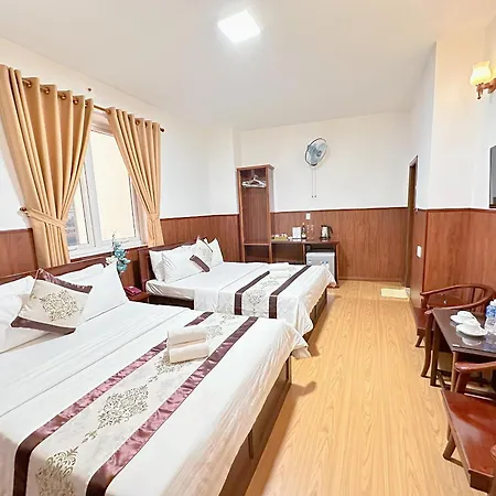 Nhat Minh Etown & Airport Hotel